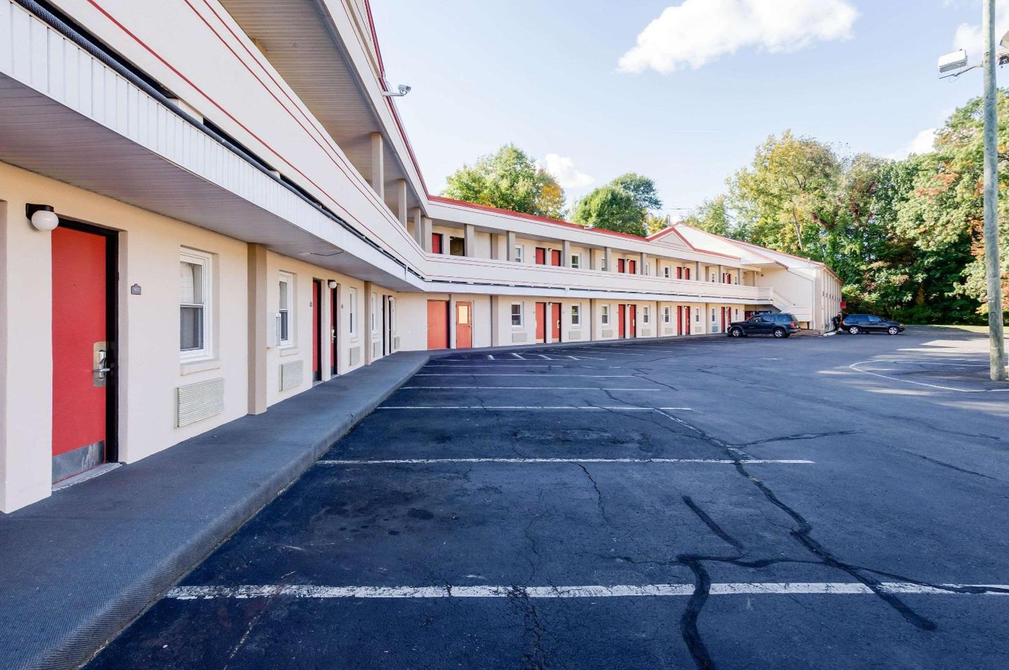 Econo Lodge West Springfield Zewnętrze zdjęcie